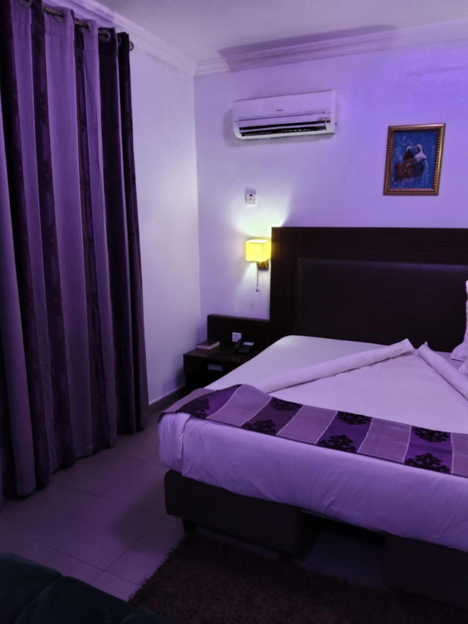 Crownedge Hotels Ikeja Ngoại thất bức ảnh