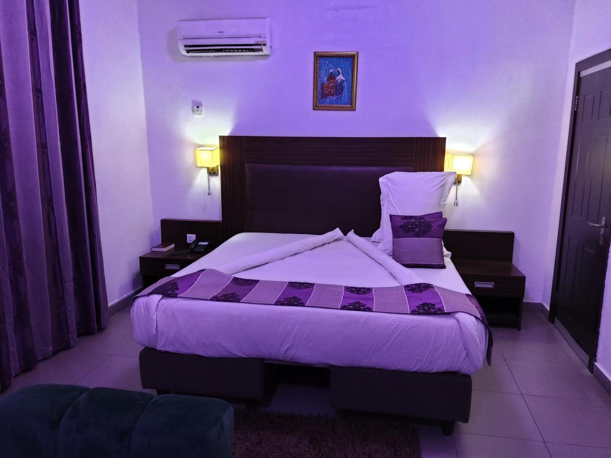 Crownedge Hotels Ikeja Ngoại thất bức ảnh
