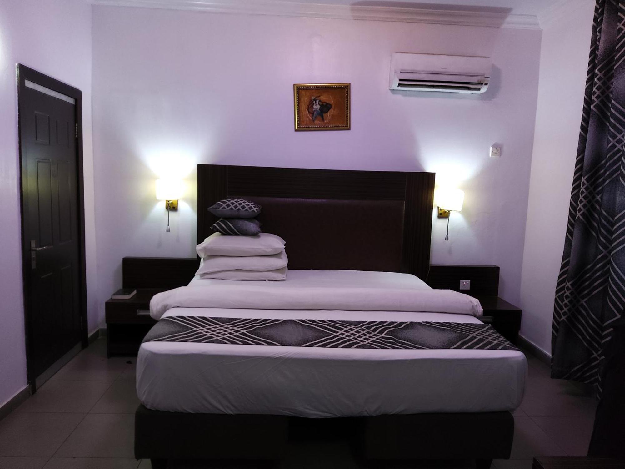 Crownedge Hotels Ikeja Ngoại thất bức ảnh
