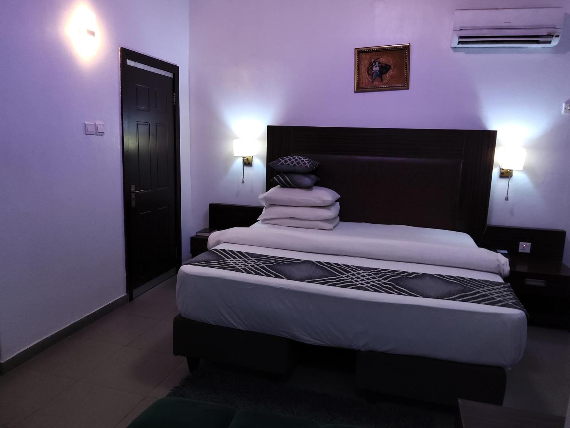 Crownedge Hotels Ikeja Ngoại thất bức ảnh