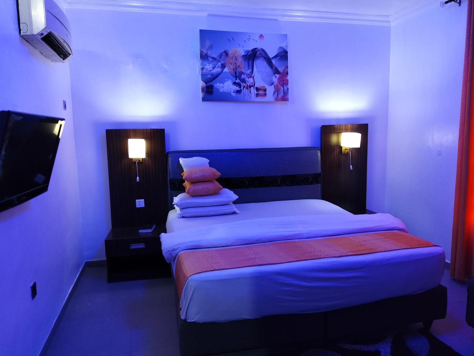 Crownedge Hotels Ikeja Ngoại thất bức ảnh
