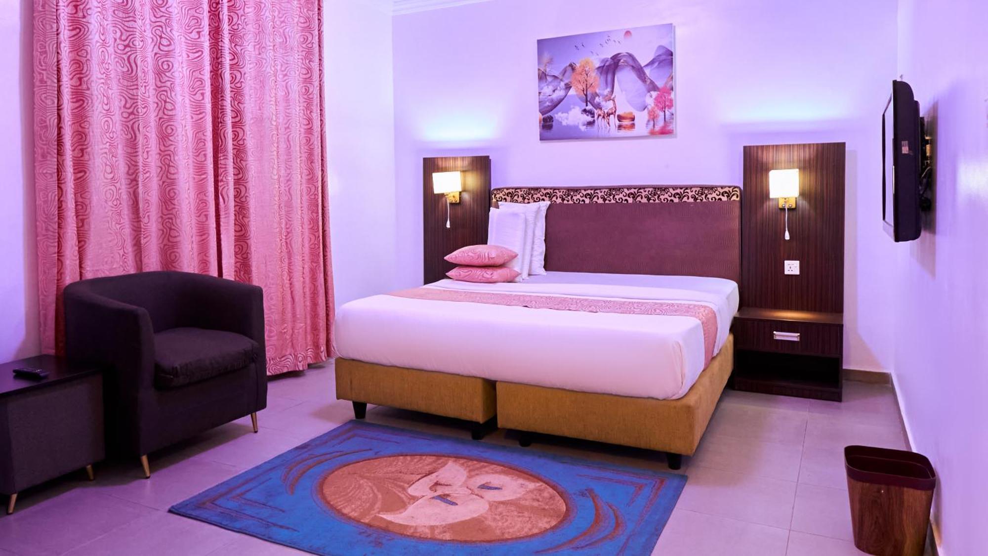 Crownedge Hotels Ikeja Ngoại thất bức ảnh