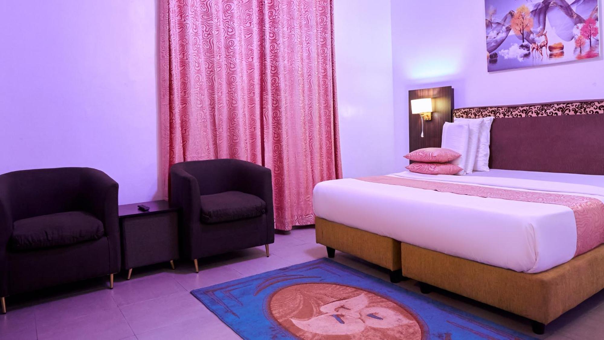 Crownedge Hotels Ikeja Ngoại thất bức ảnh