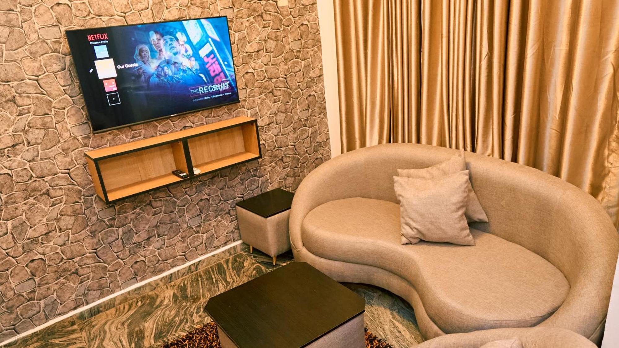 Crownedge Hotels Ikeja Ngoại thất bức ảnh