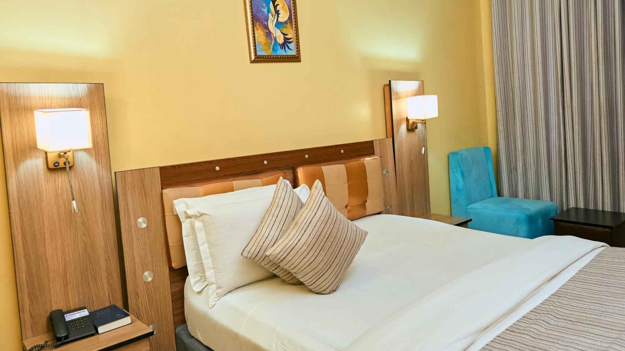 Crownedge Hotels Ikeja Ngoại thất bức ảnh