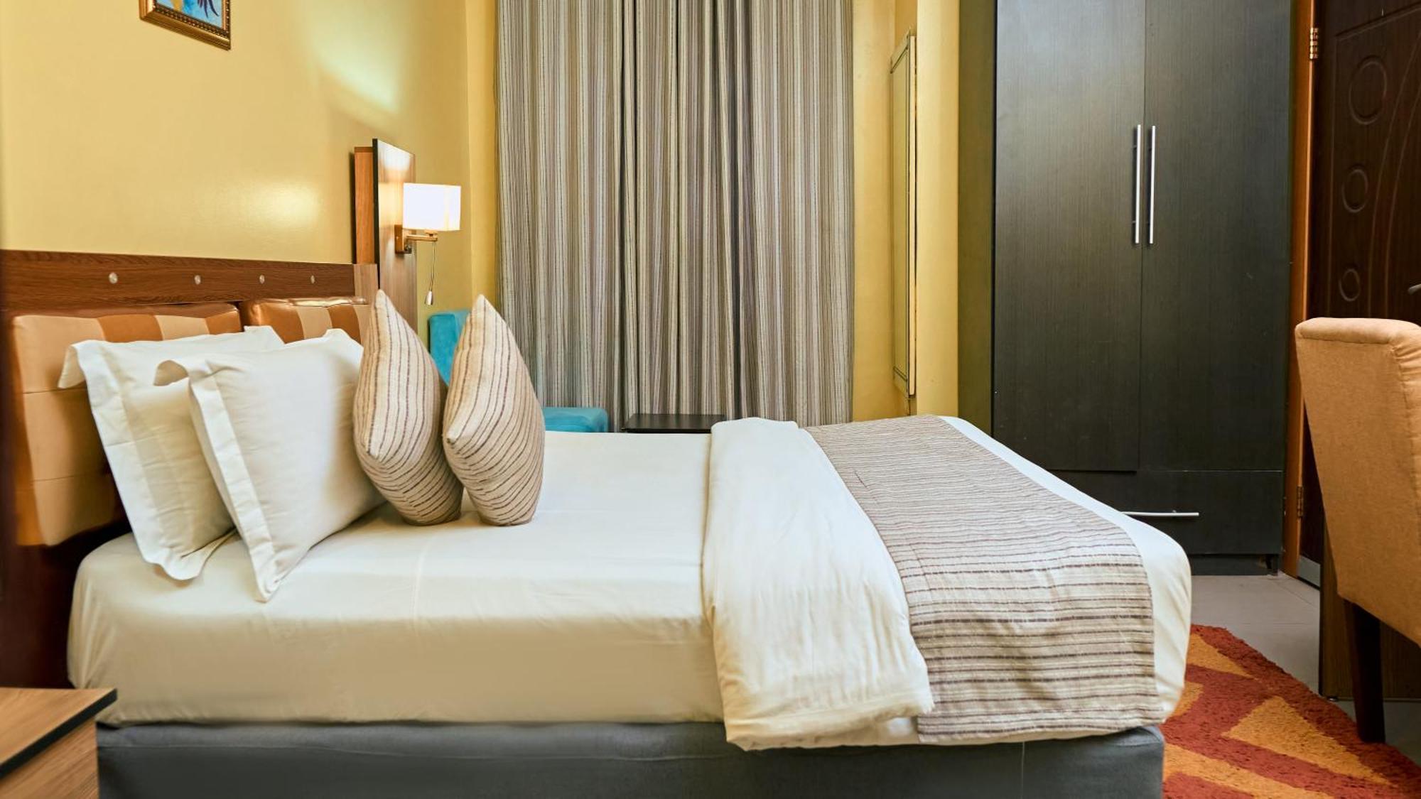 Crownedge Hotels Ikeja Ngoại thất bức ảnh