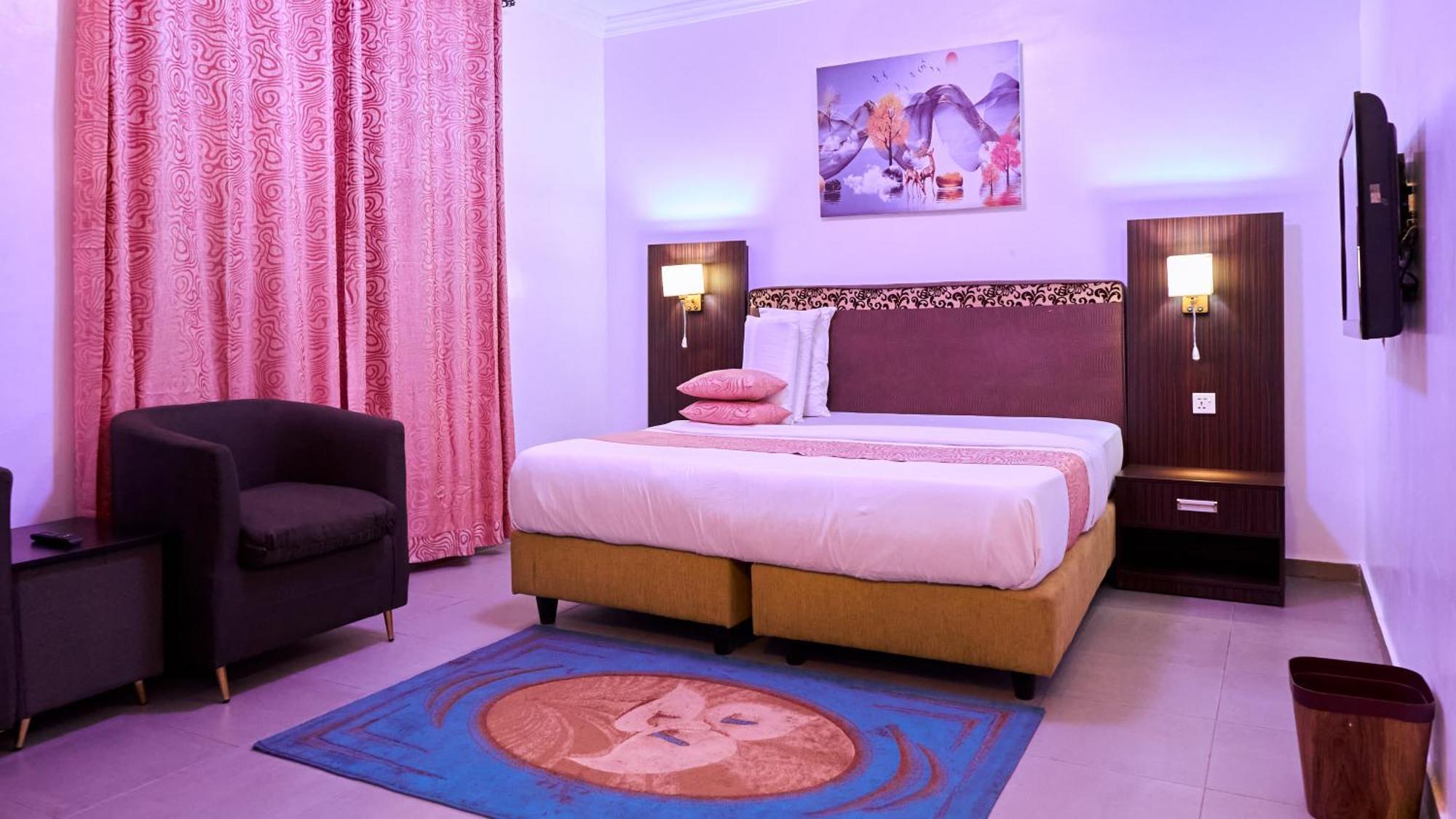 Crownedge Hotels Ikeja Ngoại thất bức ảnh
