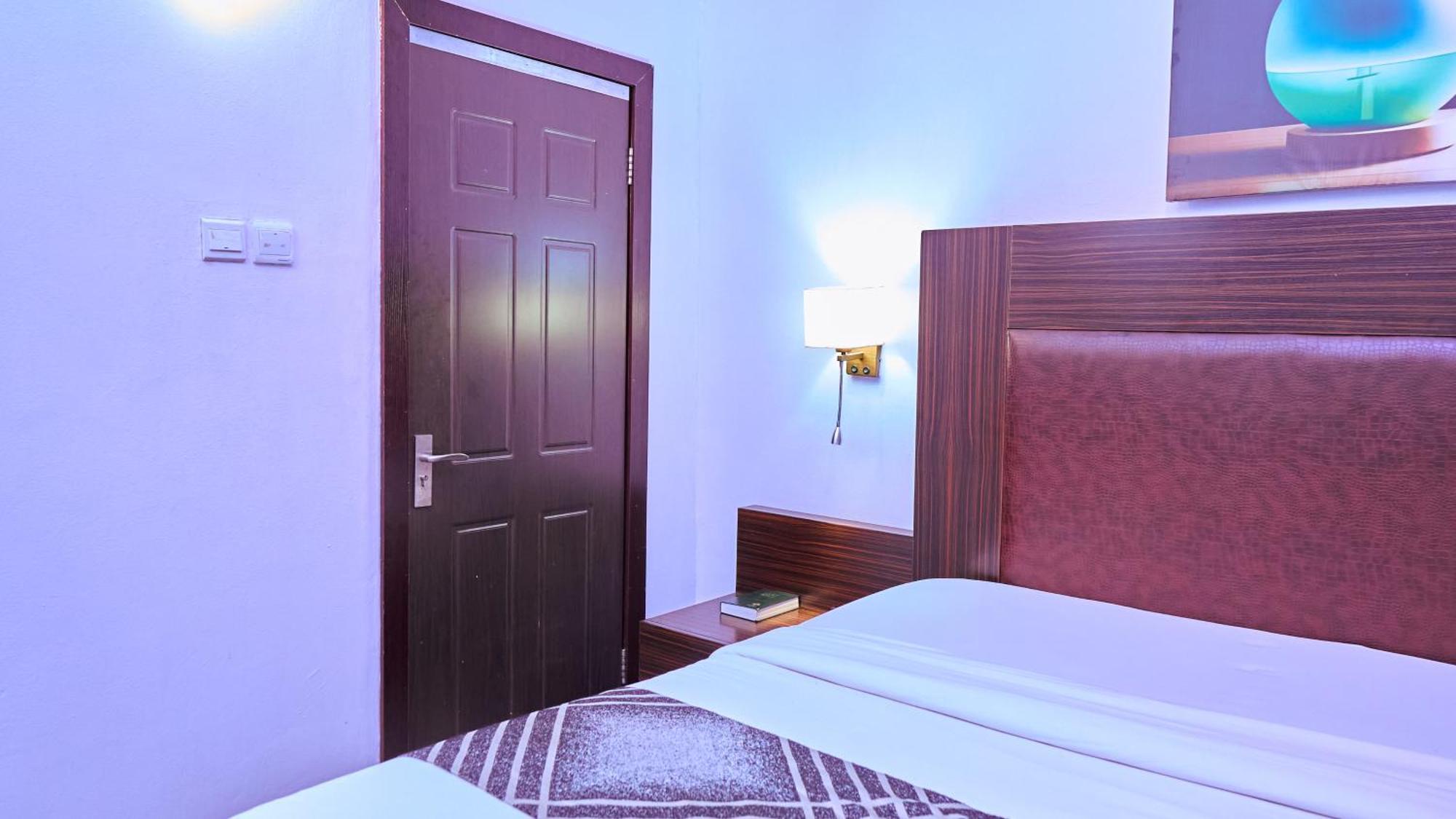 Crownedge Hotels Ikeja Ngoại thất bức ảnh
