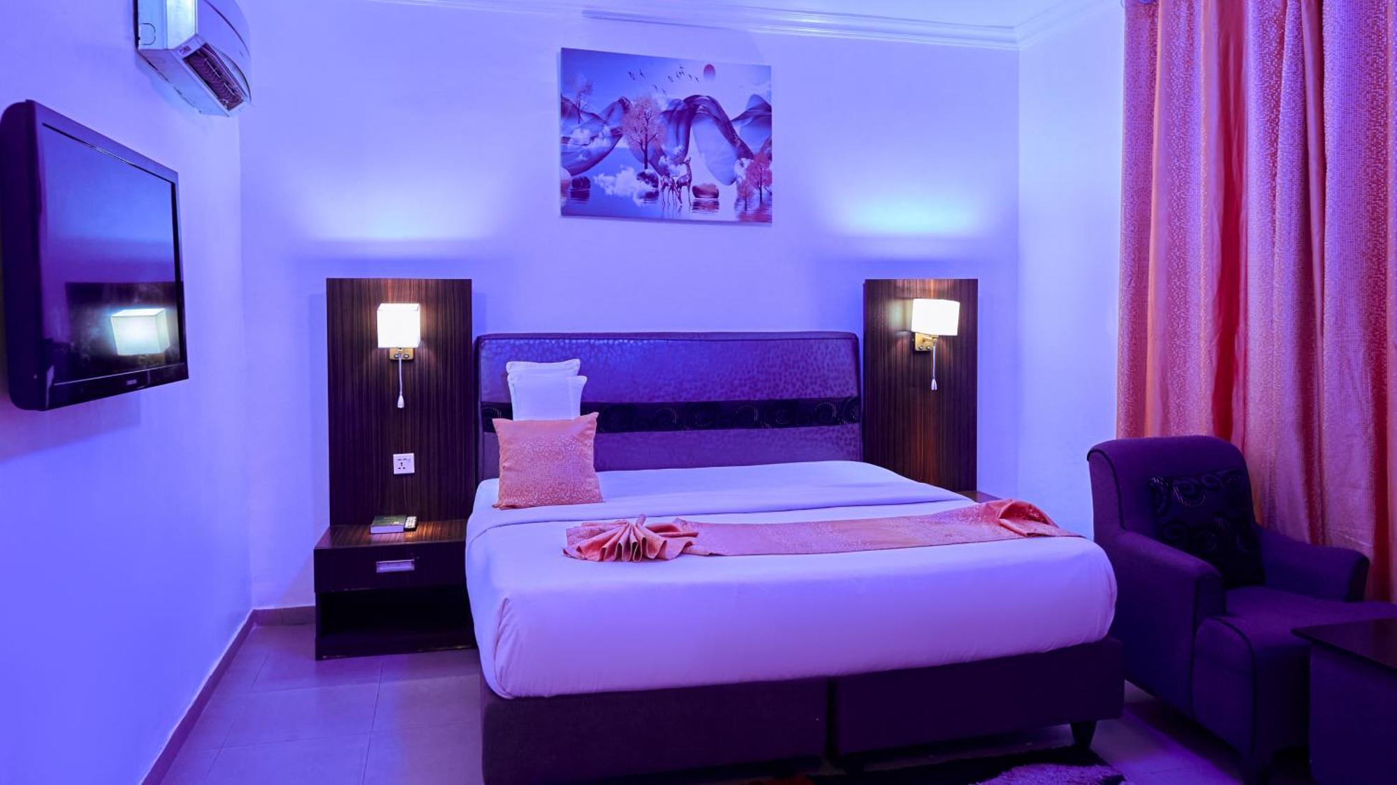 Crownedge Hotels Ikeja Ngoại thất bức ảnh