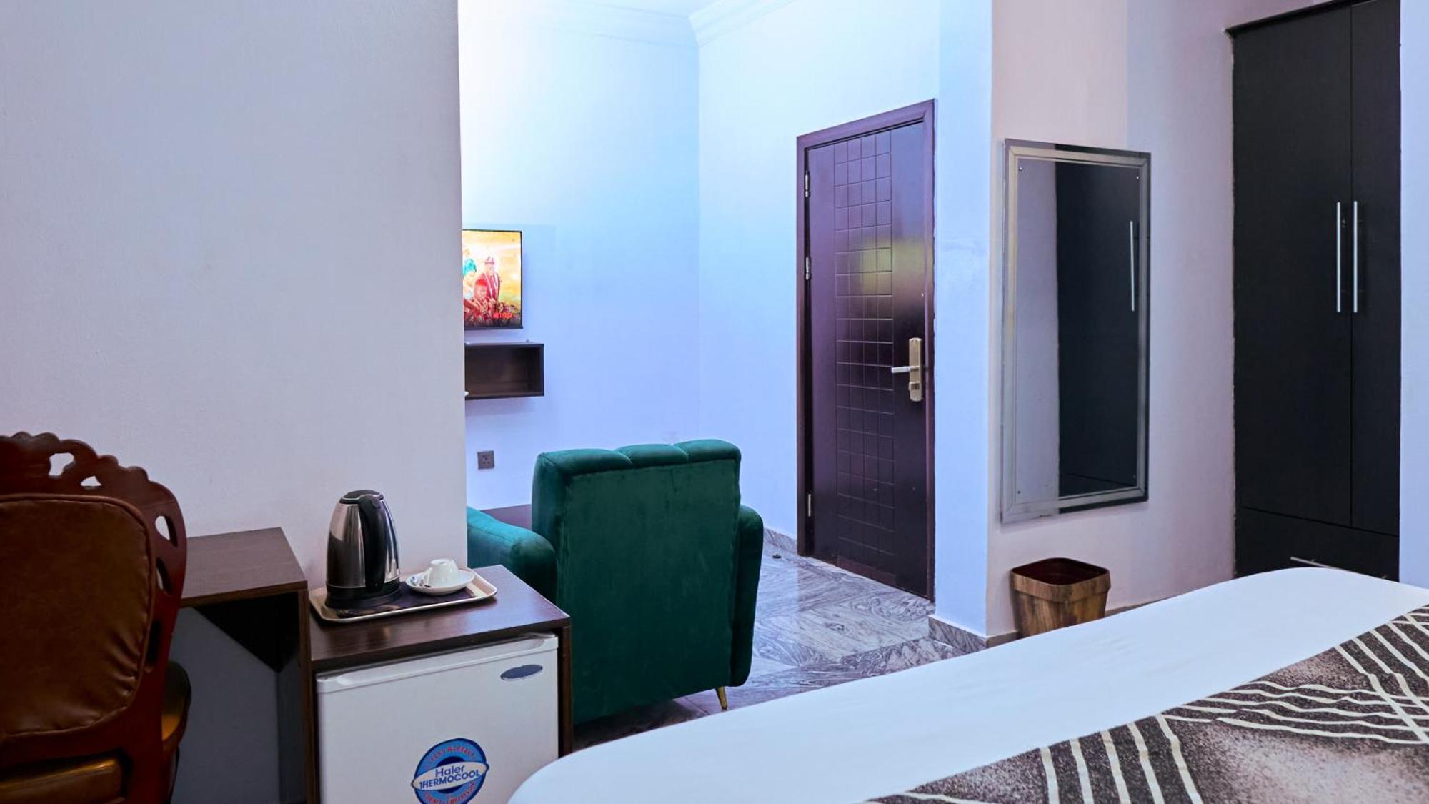 Crownedge Hotels Ikeja Ngoại thất bức ảnh