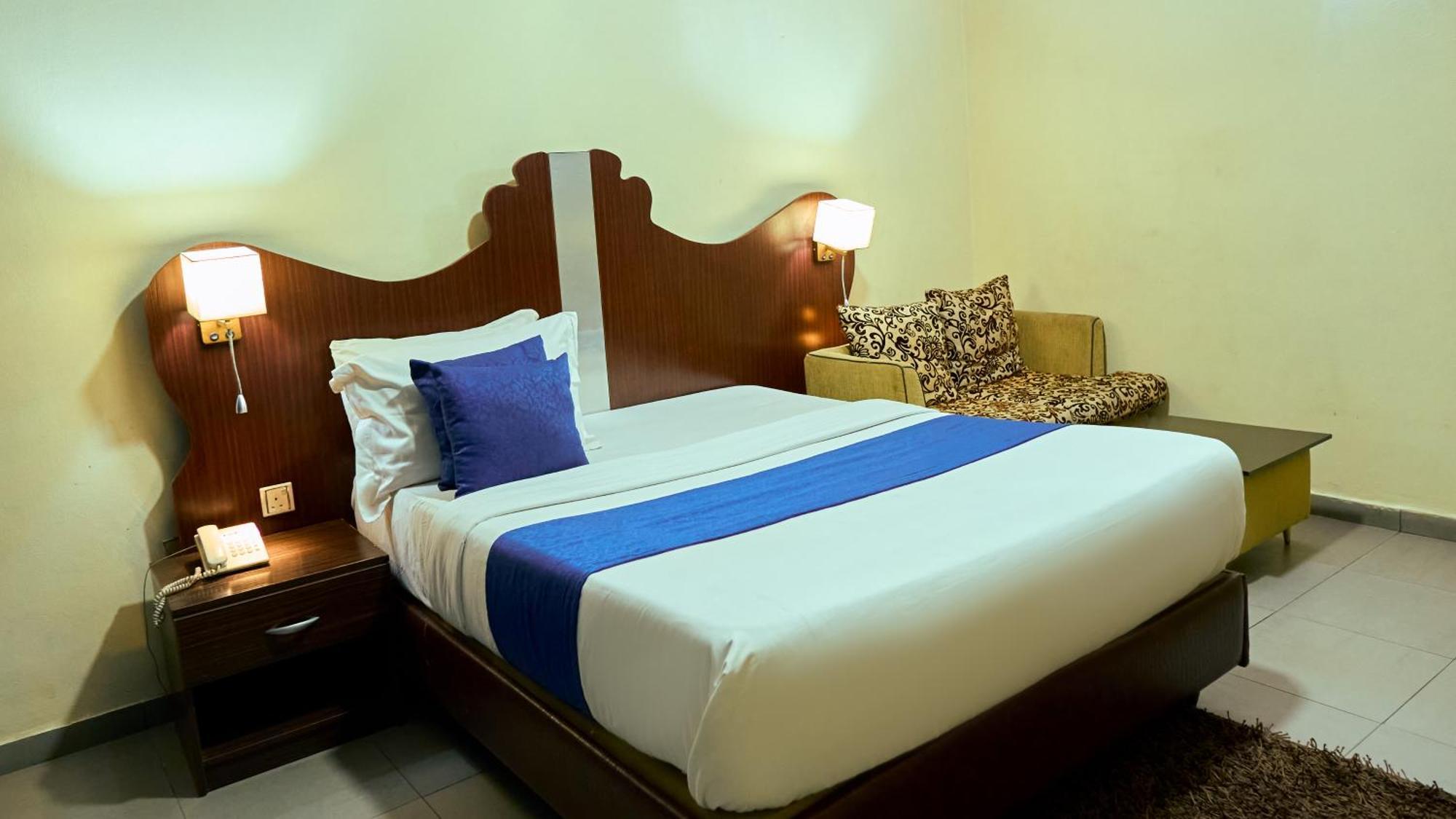 Crownedge Hotels Ikeja Ngoại thất bức ảnh