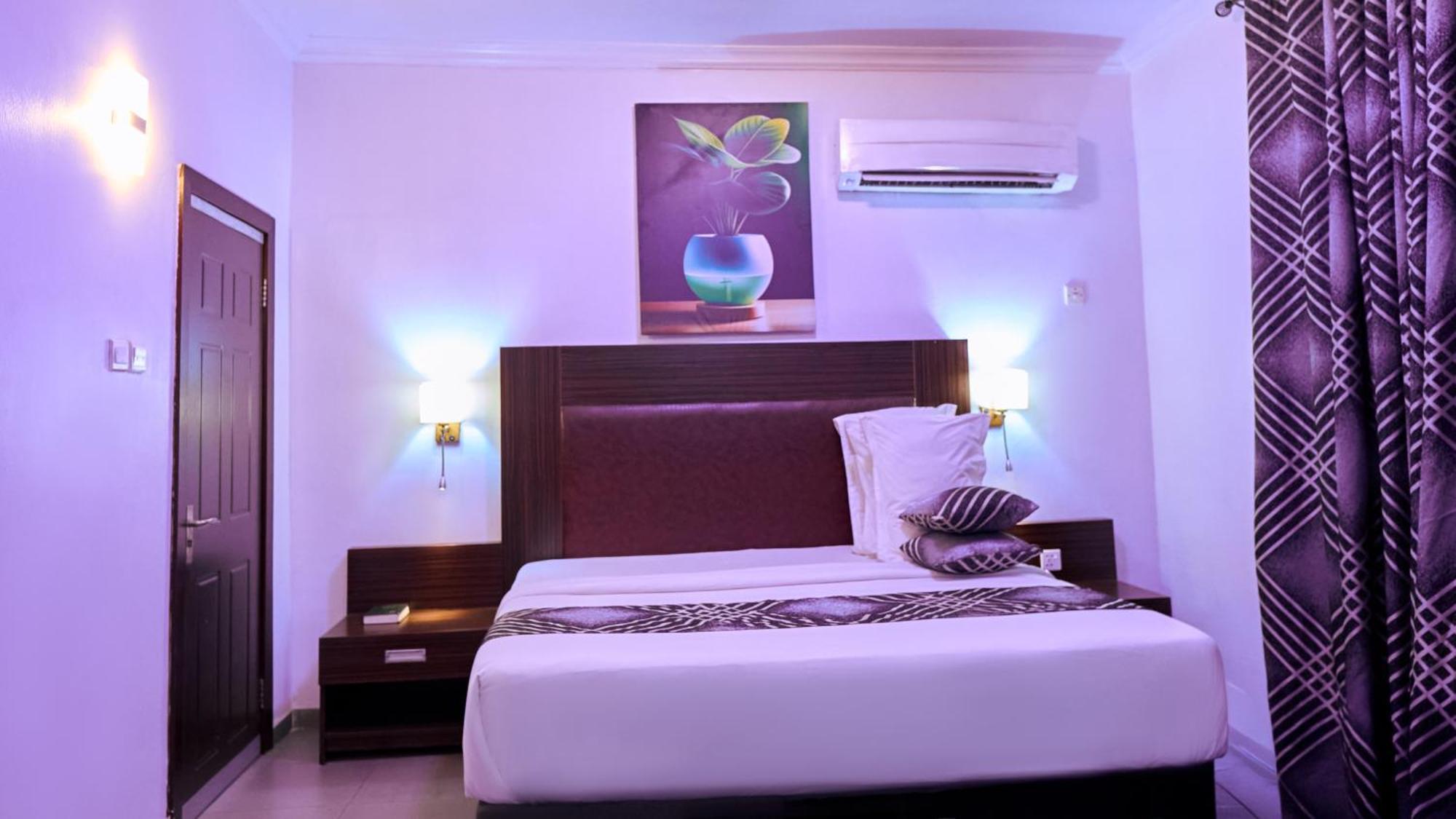Crownedge Hotels Ikeja Ngoại thất bức ảnh
