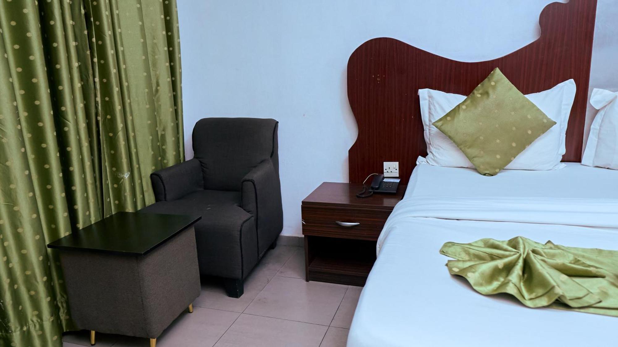 Crownedge Hotels Ikeja Ngoại thất bức ảnh