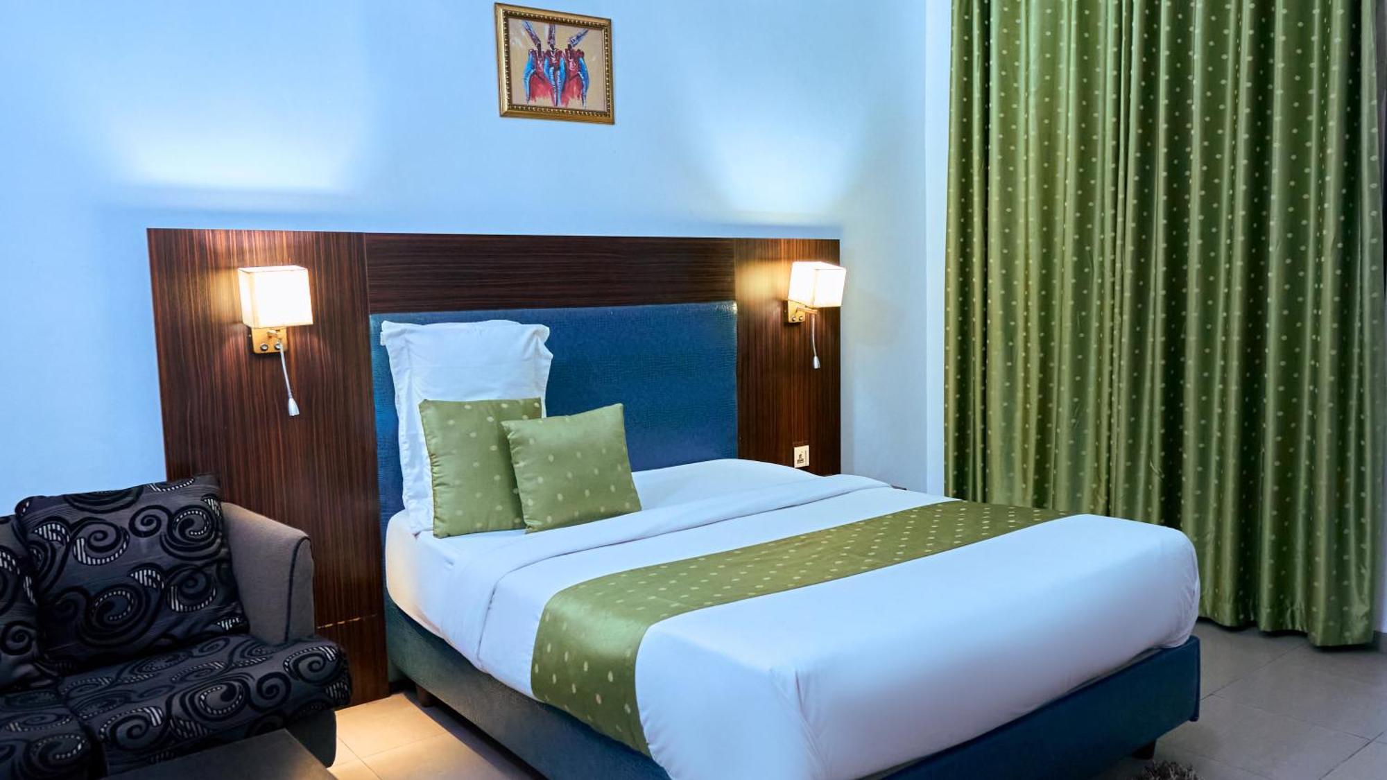 Crownedge Hotels Ikeja Ngoại thất bức ảnh